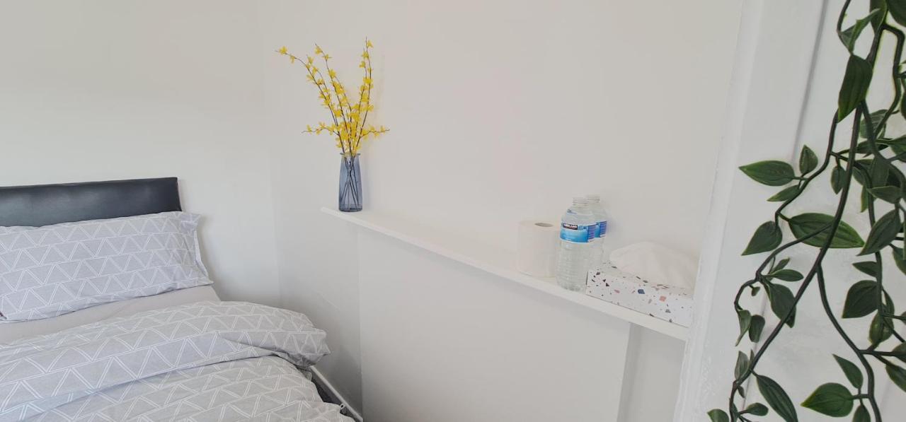 Move Inn Estates - Multiple Rooms Лондон Экстерьер фото